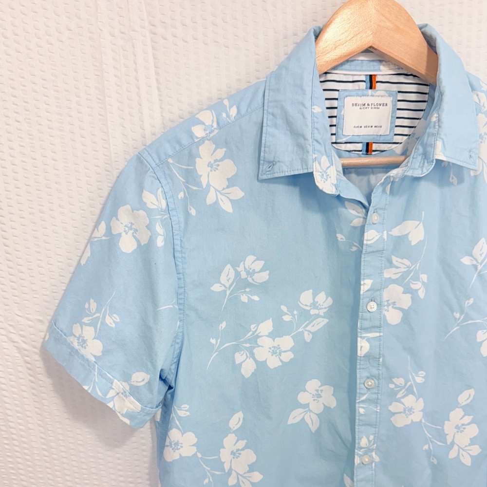 Denim & Flower tropical coastal travel Floral button down baby blue shirt size m - Picture 11 of 13